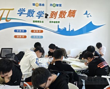 【树立和践行正确政绩观】紧扣成长所盼 全方位护航学生全面发展